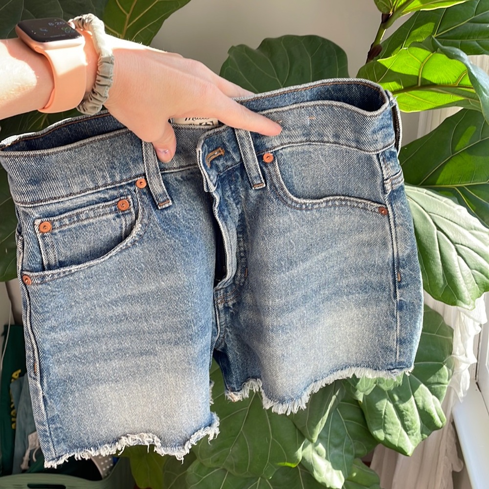 Madewell the perfect Jean short size 25